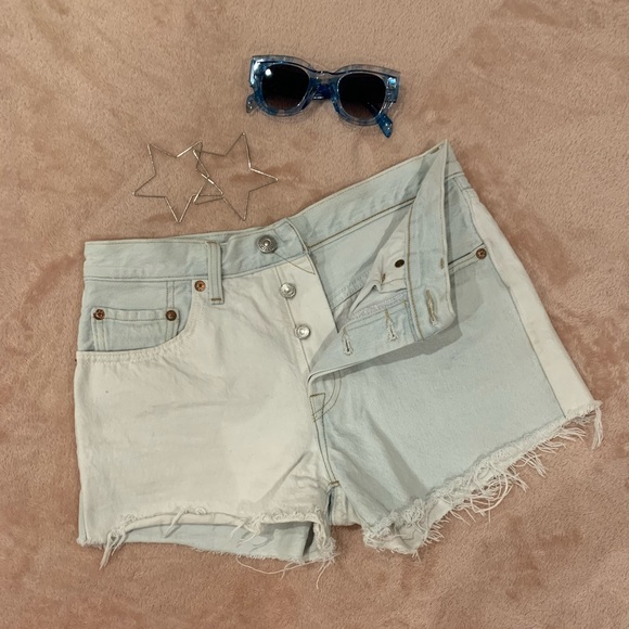Levi Two-Tone Denim Shorts - Picture 3 of 6